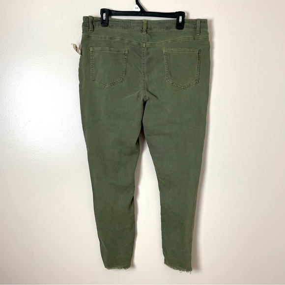 Vanilla Star Skinny Jeans - Mid-Rise - New With Tags - Size 17 - Picture 6 of 13